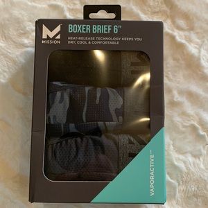 Mission NEW IN box, men boxer brief, S, heat release tech, vaporactive, 6”